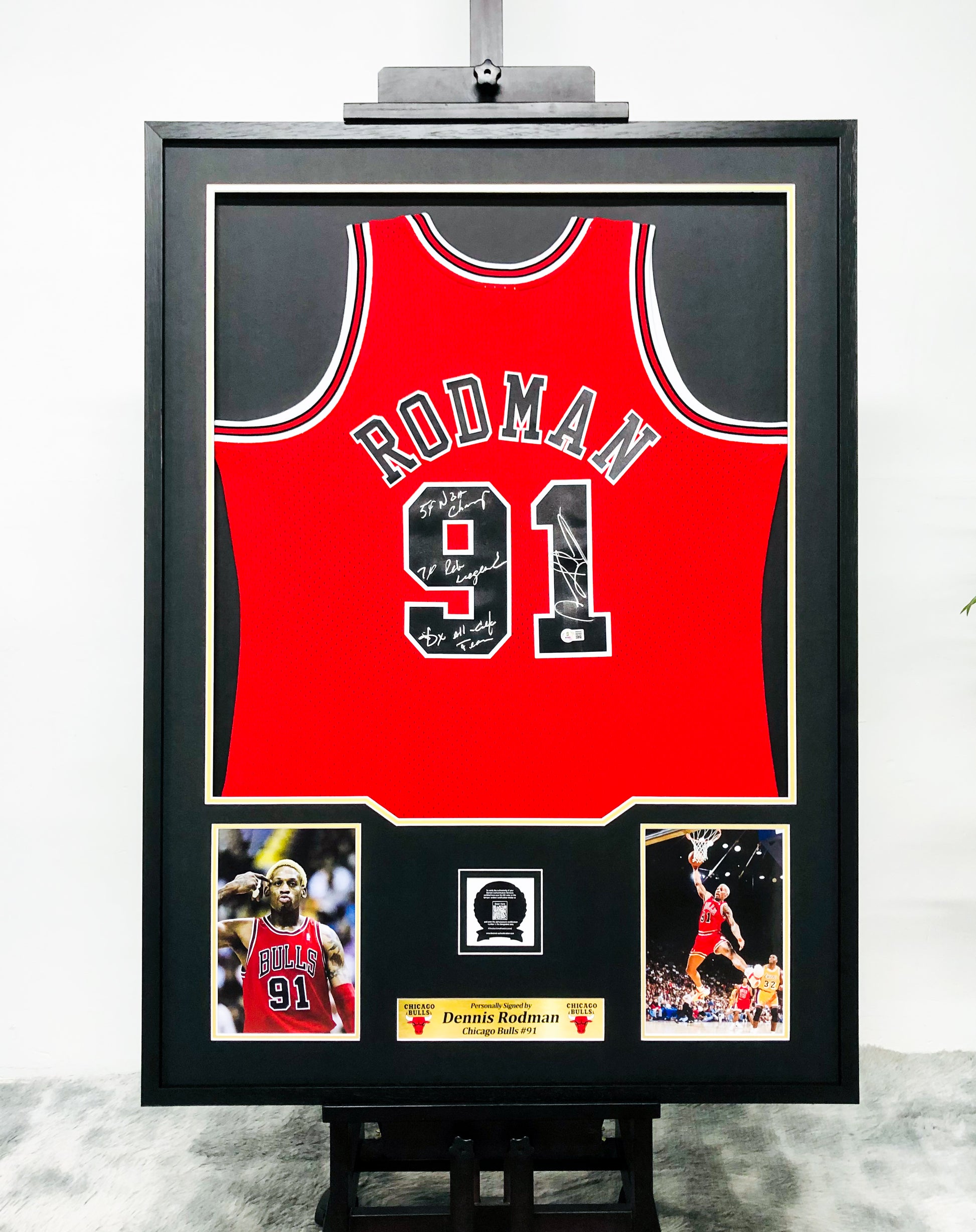 Chicago Bulls Dennis Rodman Autographed Jersey with Standard Design Framed 000012