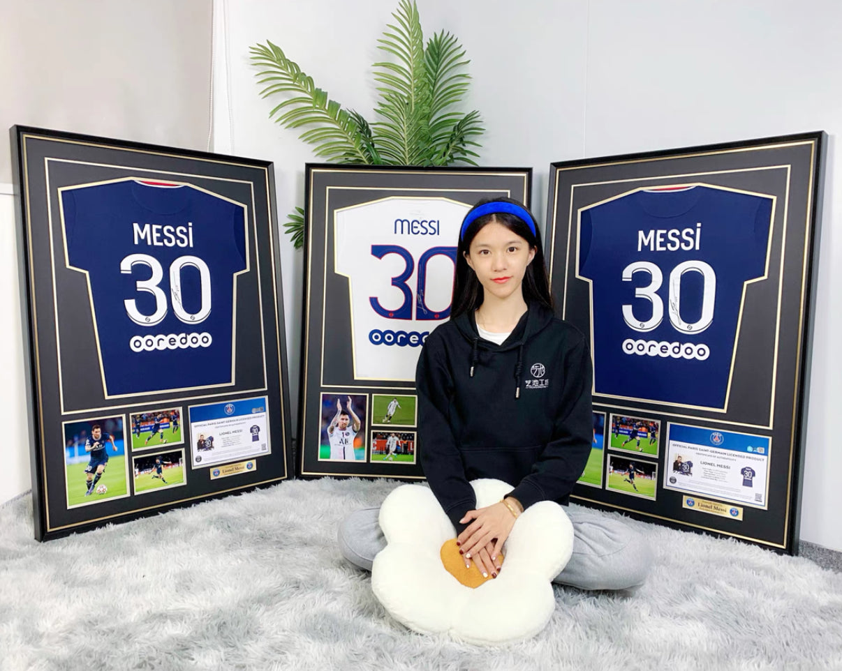 Paris Saint-Germain F.C. Lionel Messi Autographed Jersey with Classic Design Framed00001