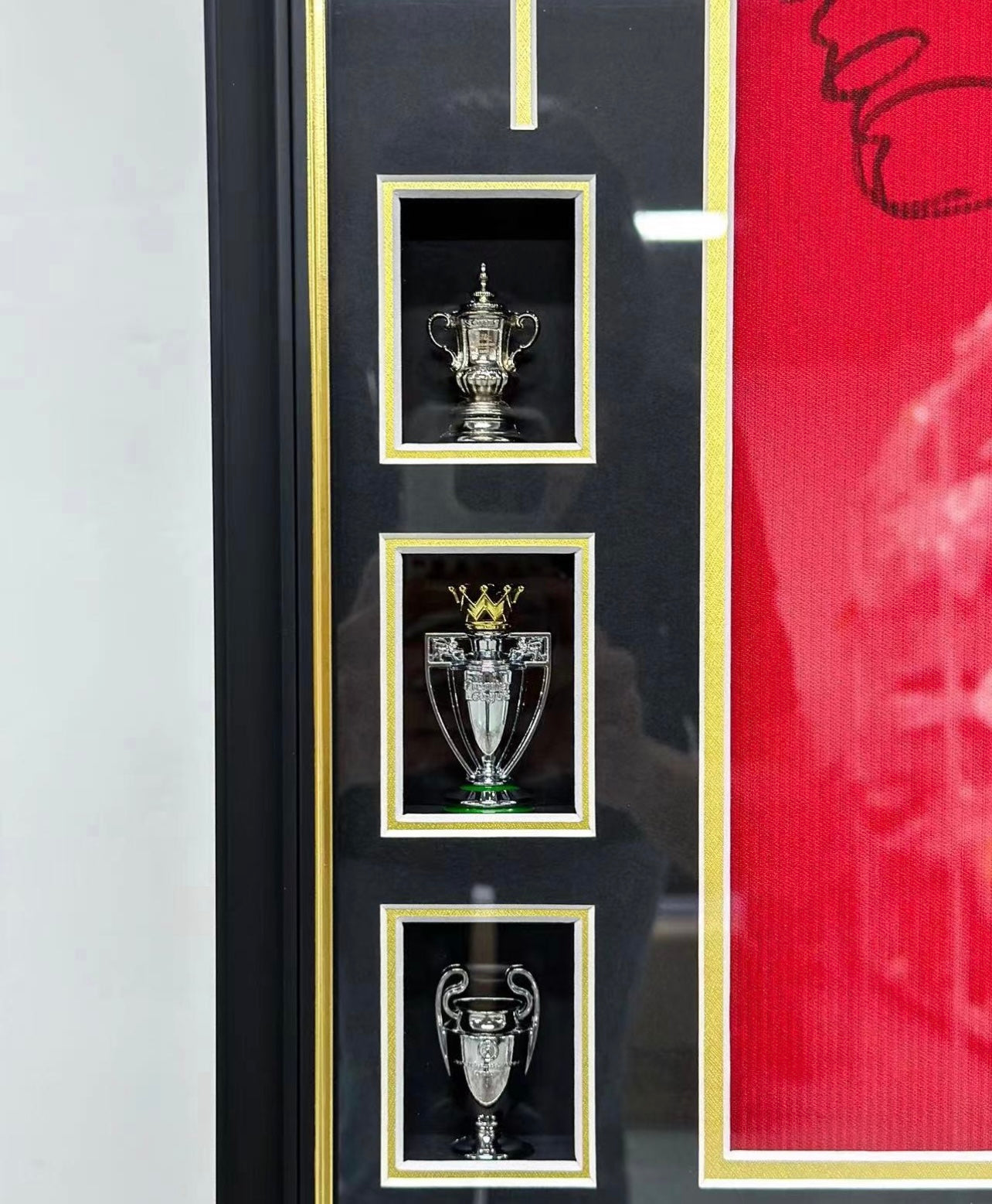 Manchester United Autographed Jersey with Personalized Custom Design Framed 00036