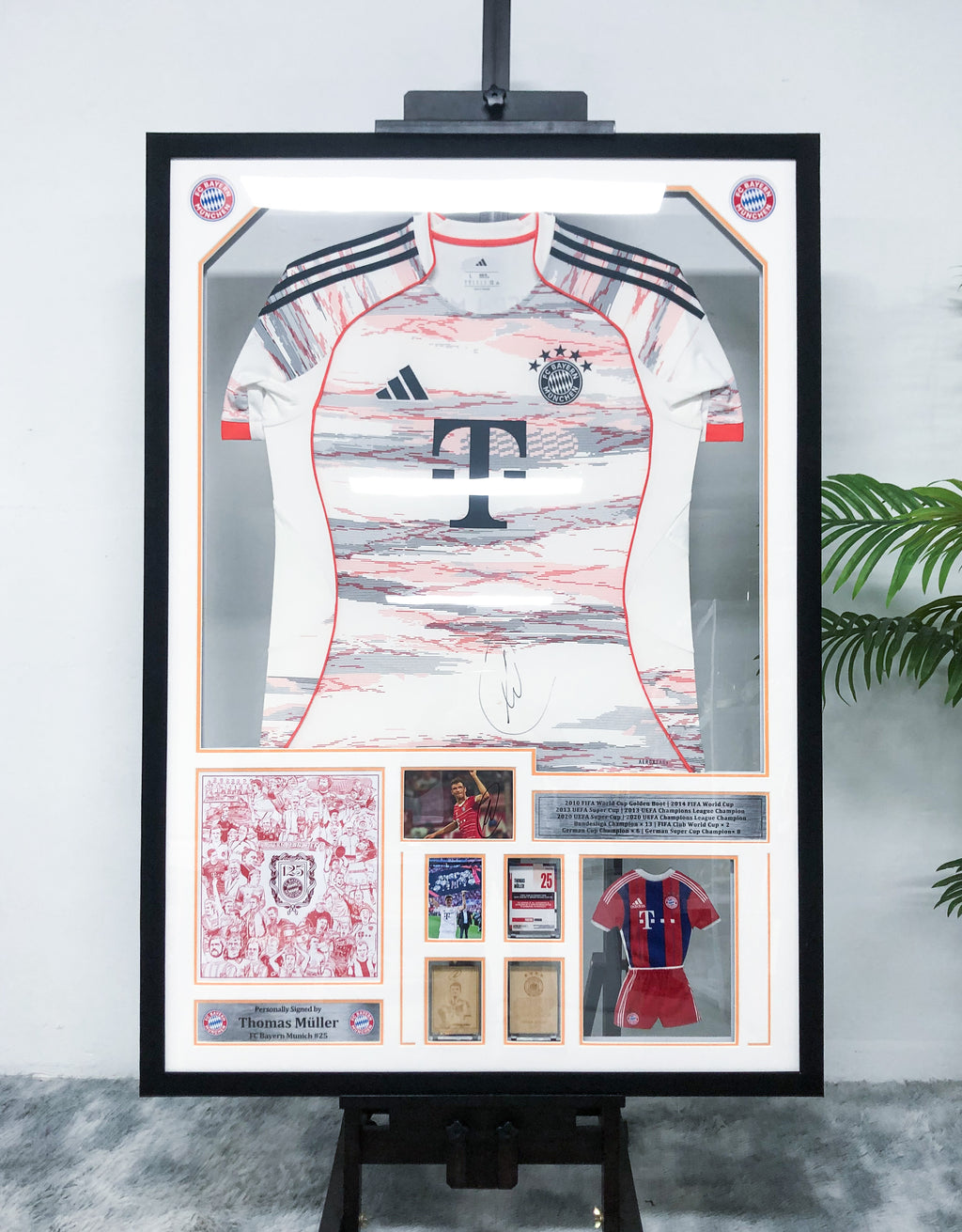 FC Bayern Munich Thomas Müller  Autographed Jersey with Personalized Custom Design Framed 00004