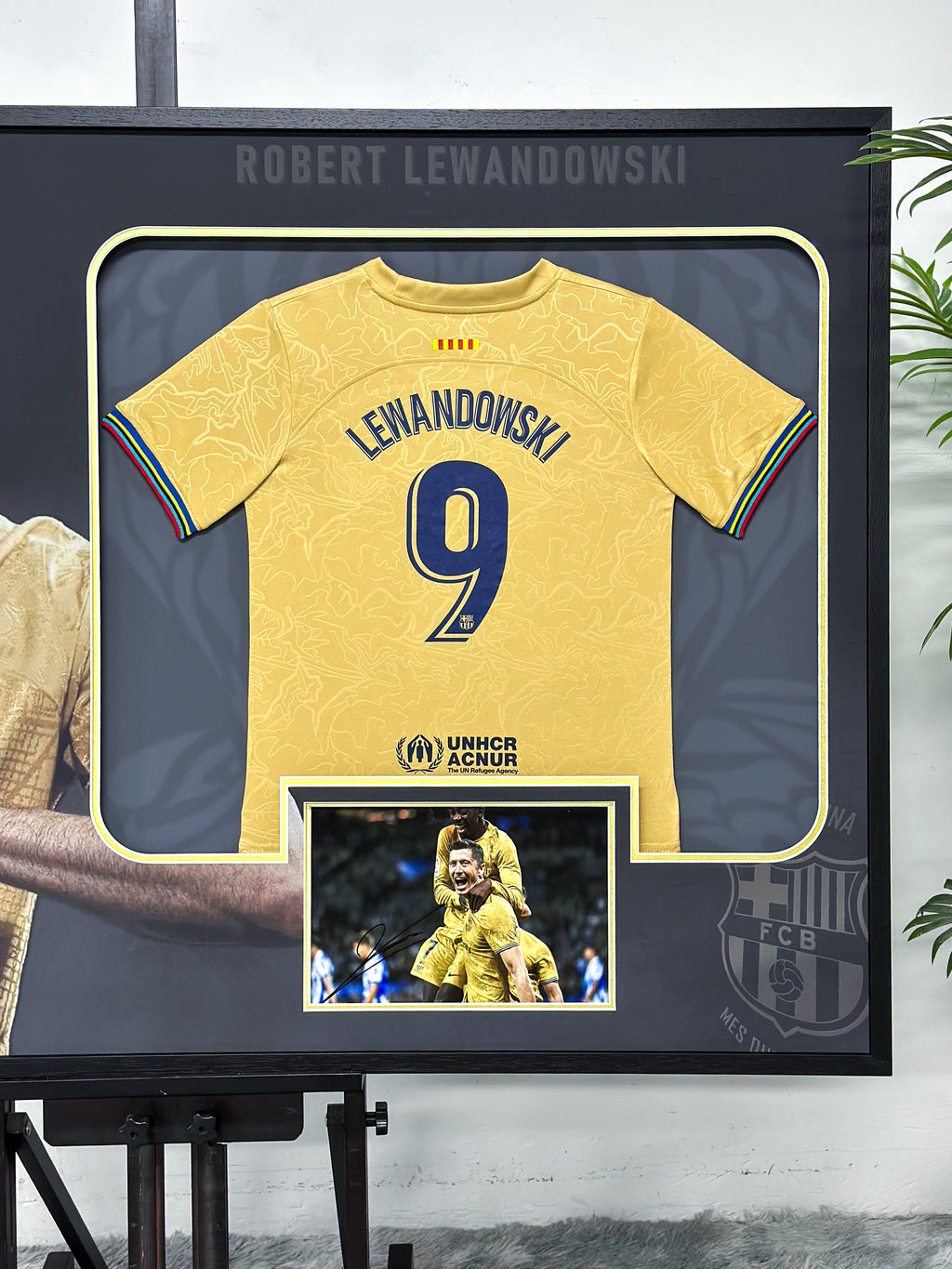 Robert Lewandowski FC Barcelona Jersey Framing 00056