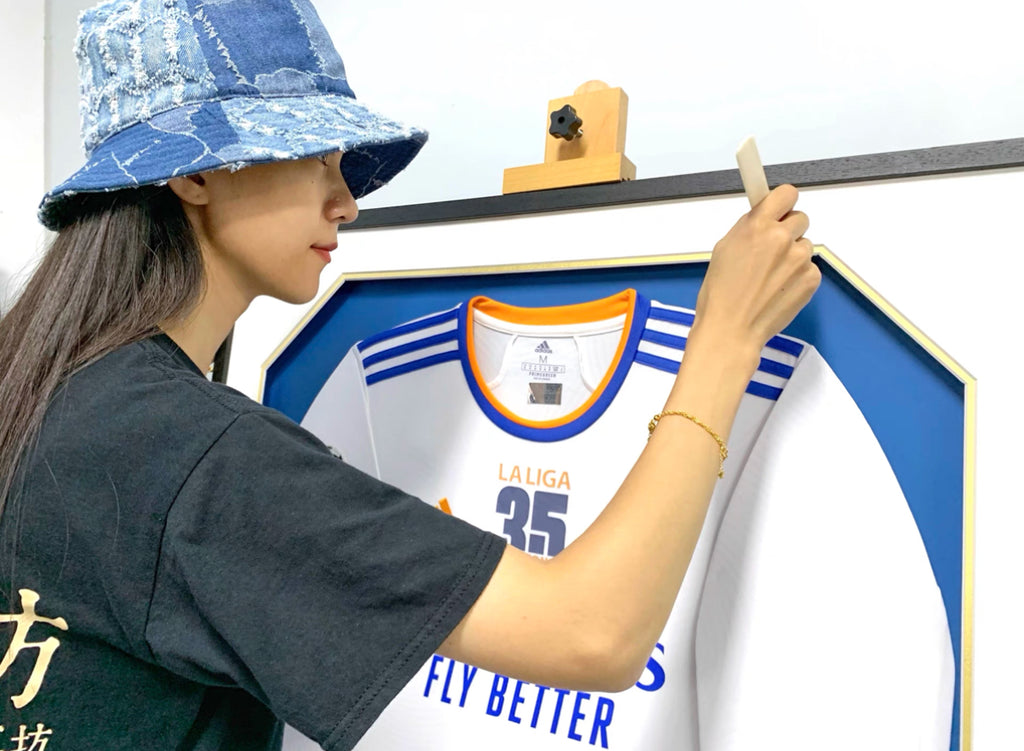Real Madrid Club Luka Modrić Autographed Jersey with Personalized Custom Design Framed 000018