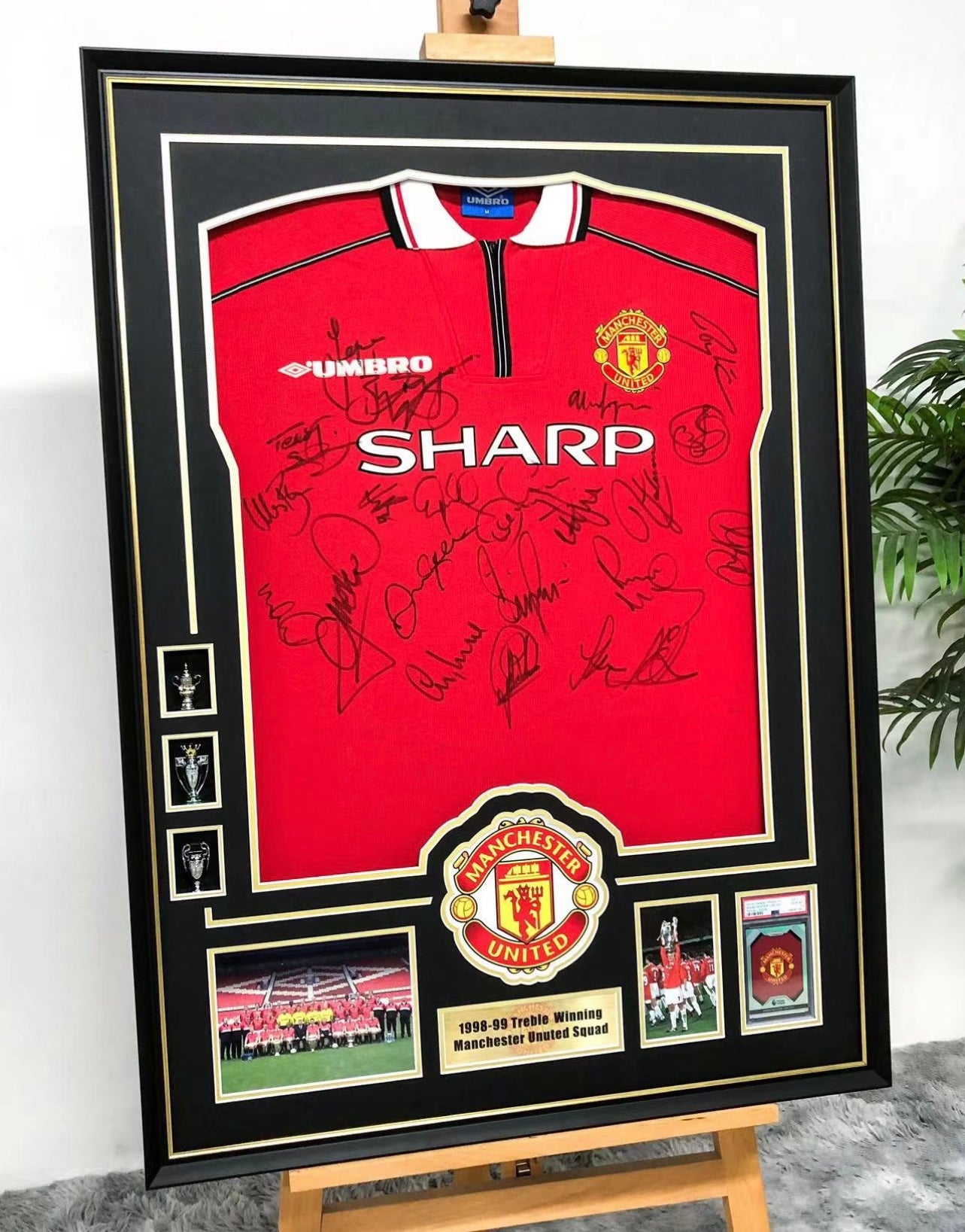 Manchester United Autographed Jersey with Personalized Custom Design Framed 00036