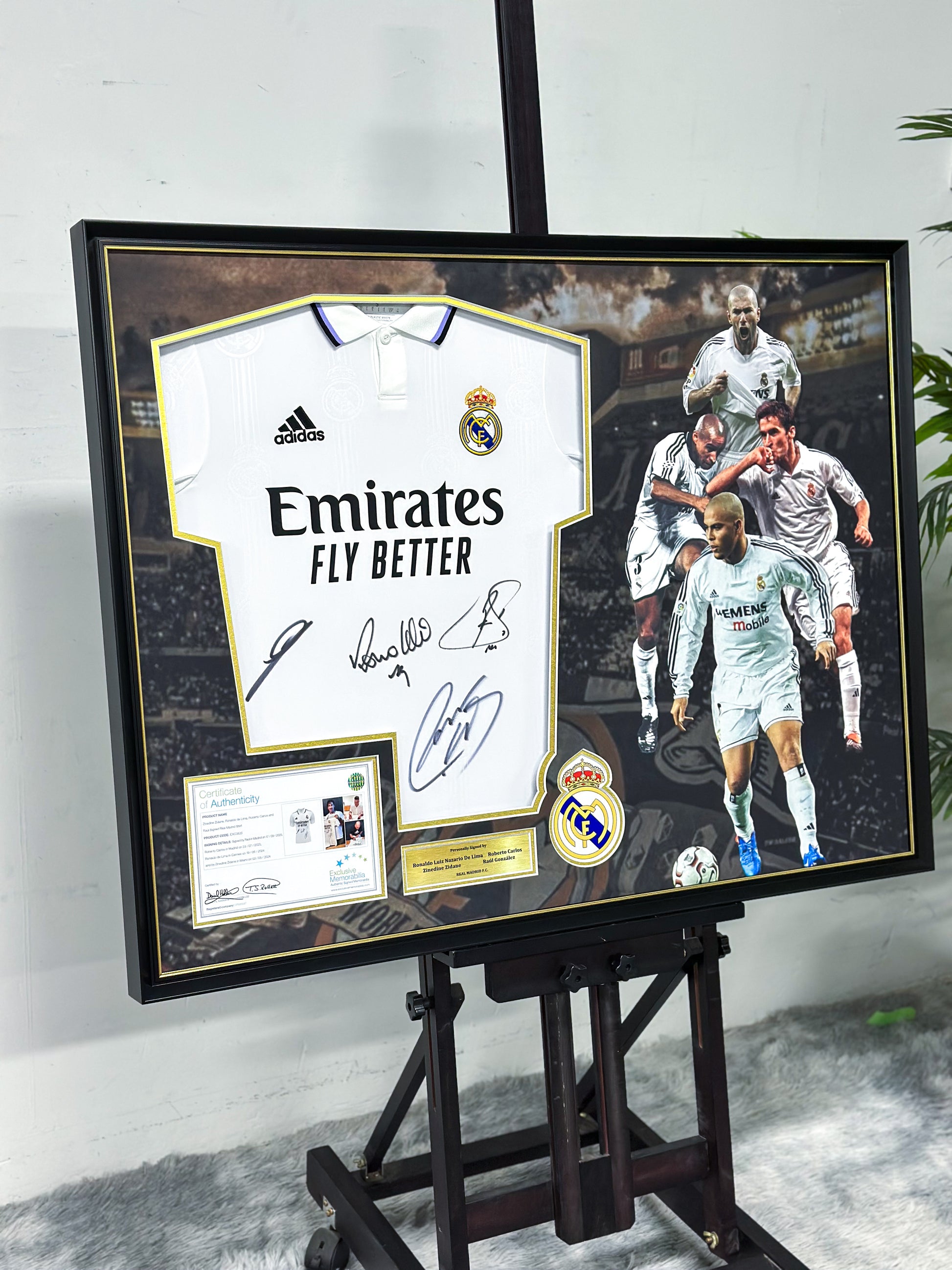 Ronaldo & Zinedine Zidane & Roberto Carlos & Raúl Real Madrid CF Jersey Framing 00083