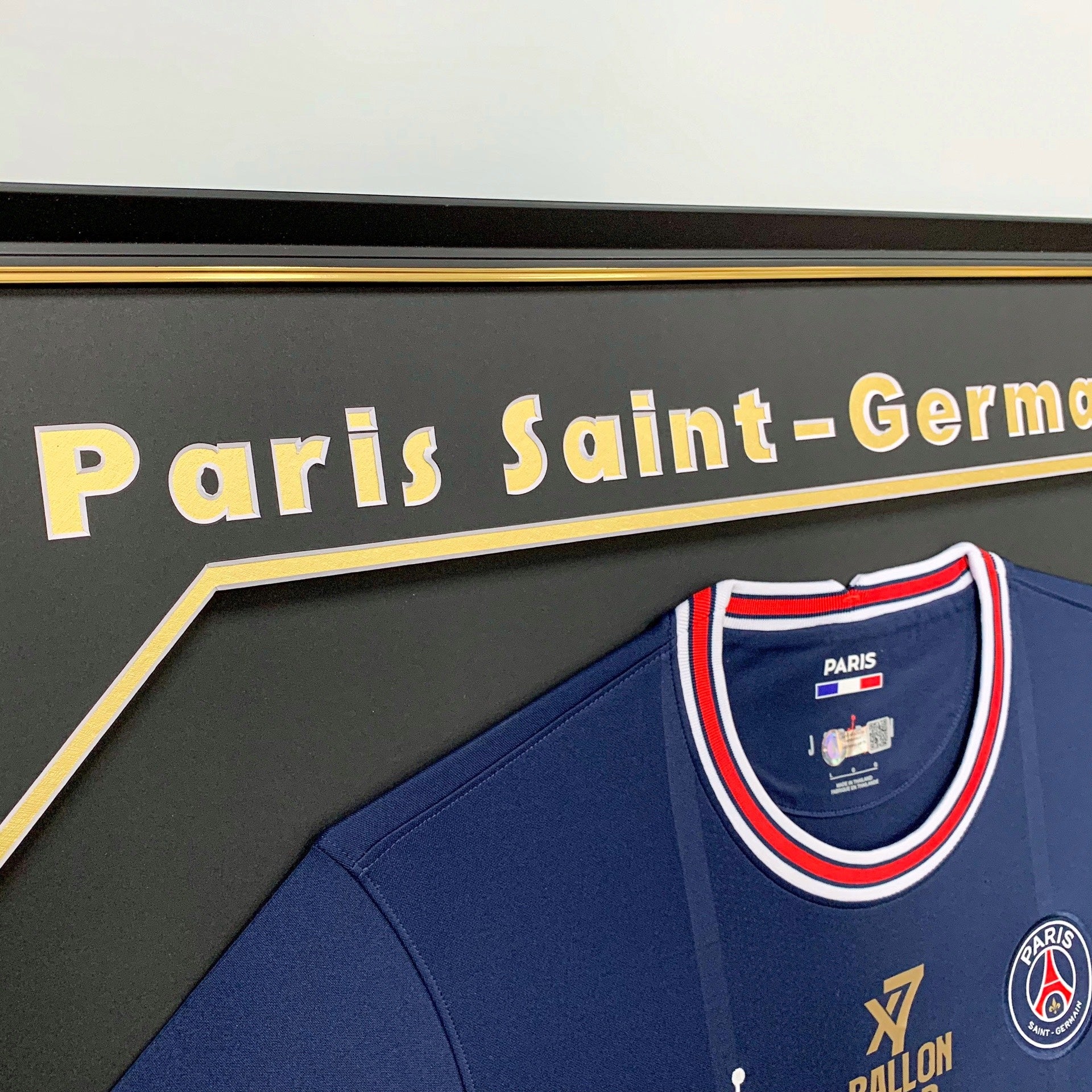 Paris Saint-Germain F.C. Lionel Messi  Autographed Jersey with Personalized Custom Design Framed 00001